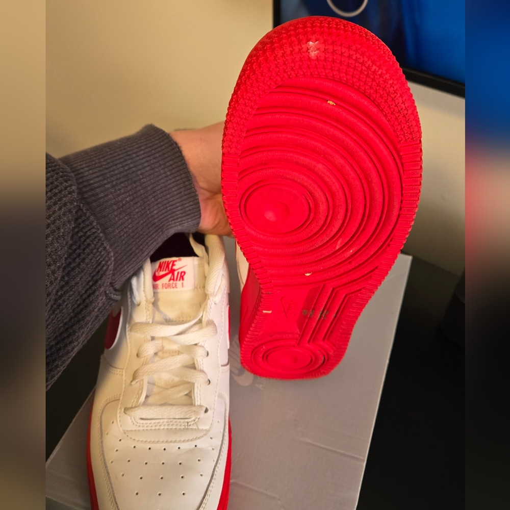 Boys (Big Kids) Air Force 1s - Size 7 - Picture 5 of 9